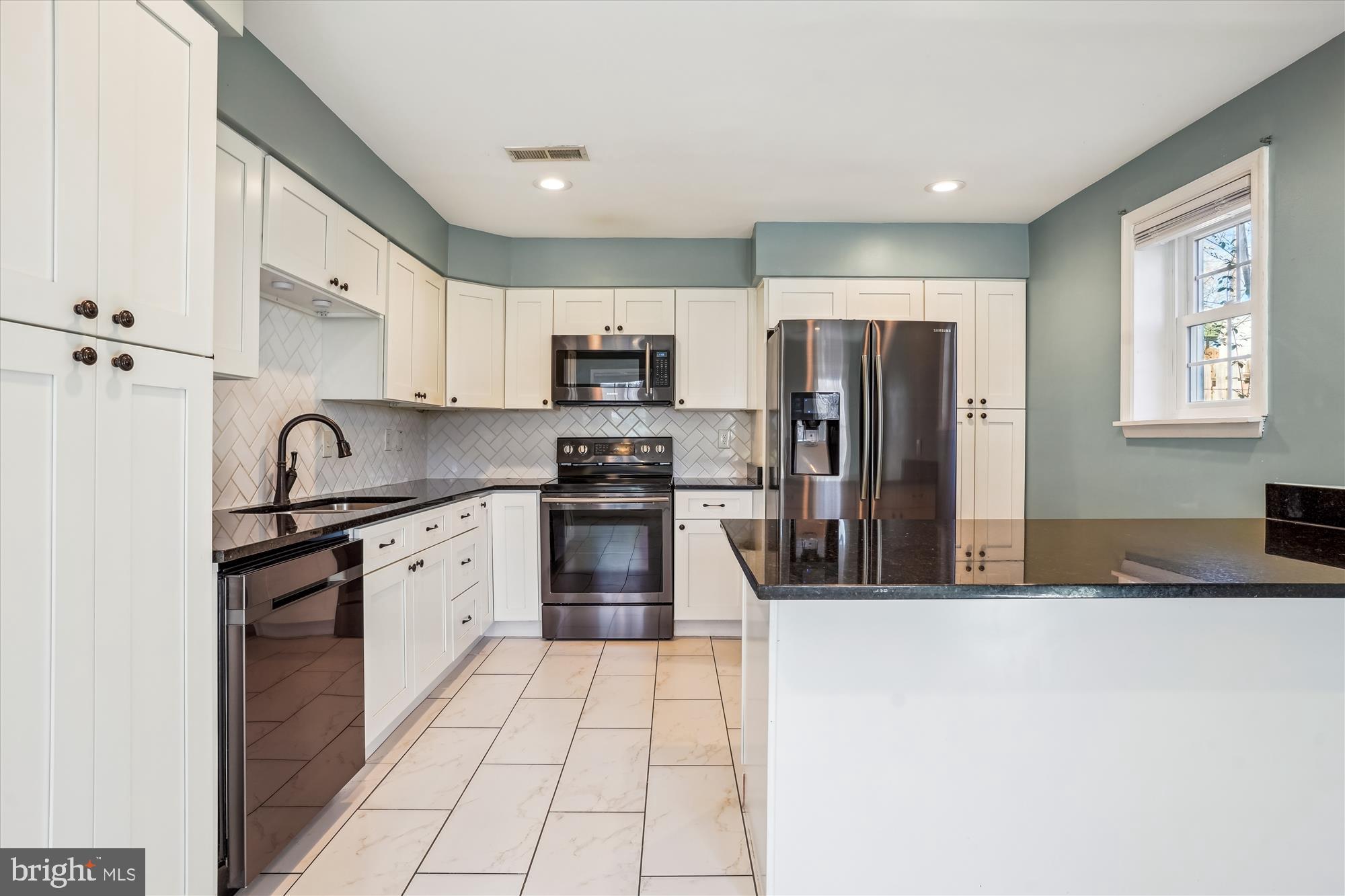 DALE CITY - Residential Lease