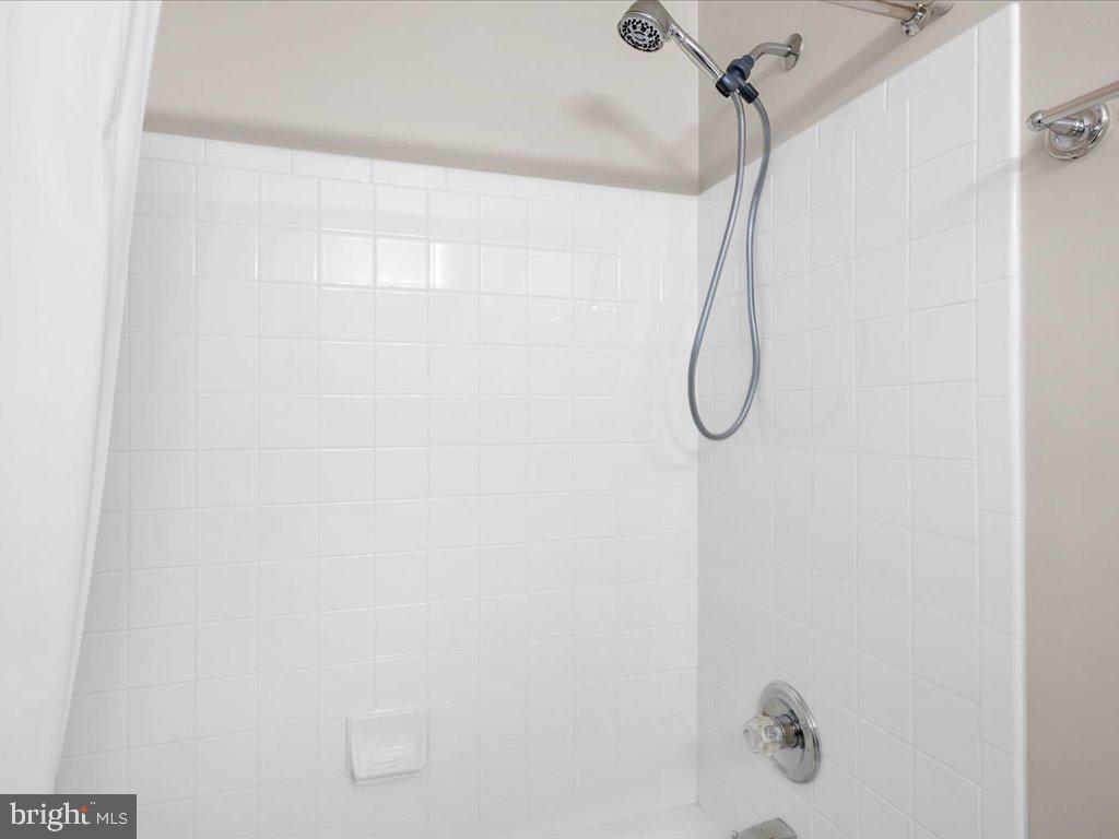 FALCON CREST - Residential