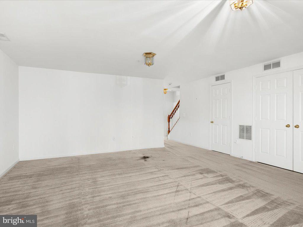 FALCON CREST - Residential