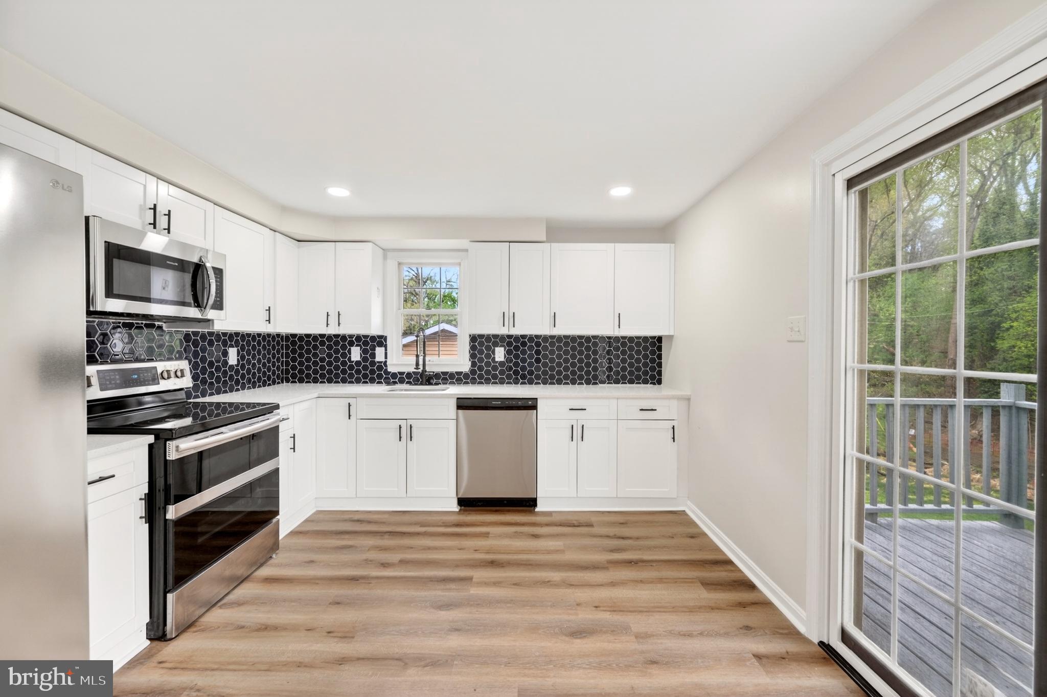 TEN HILLS - Residential