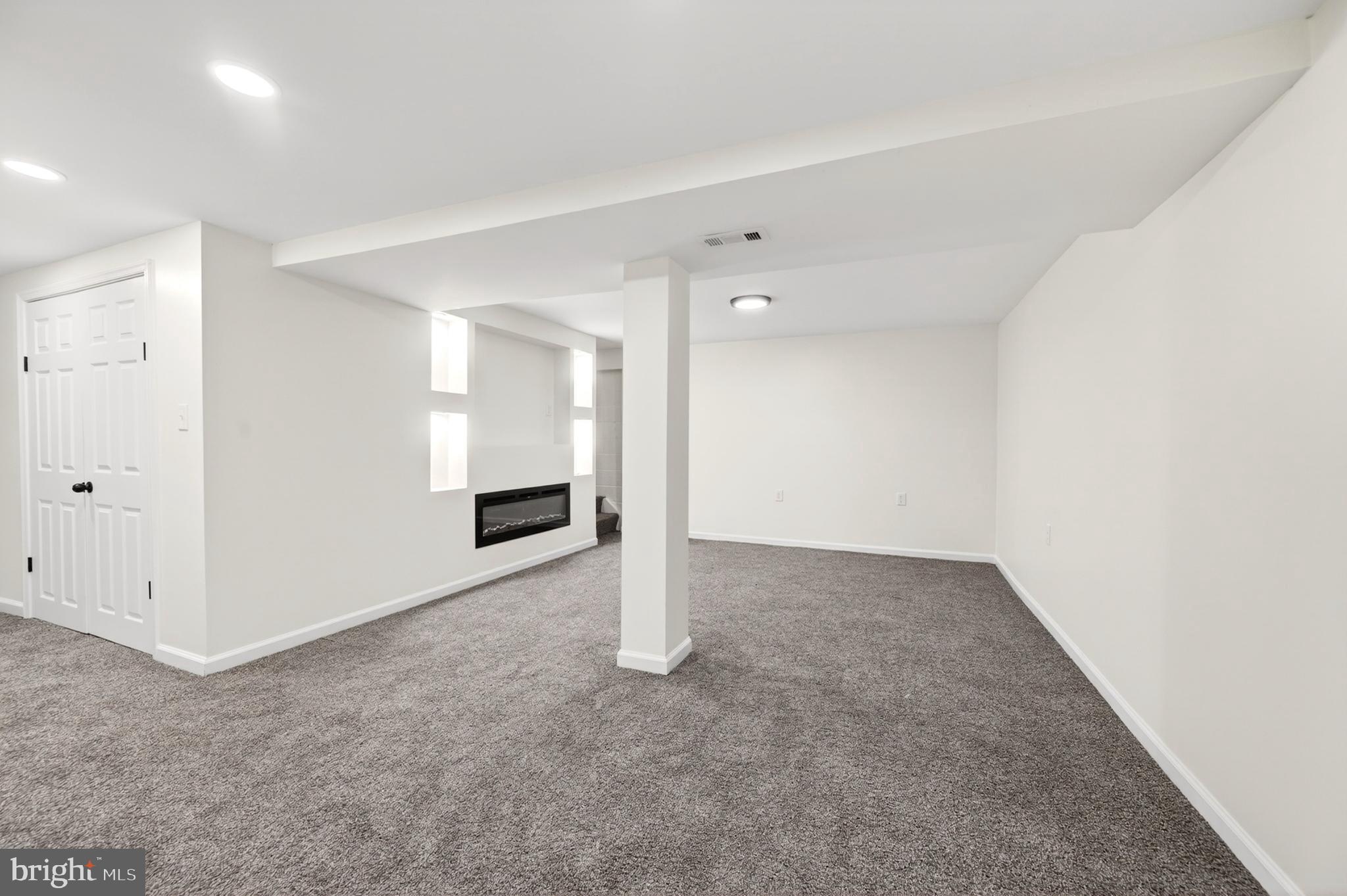 TEN HILLS - Residential