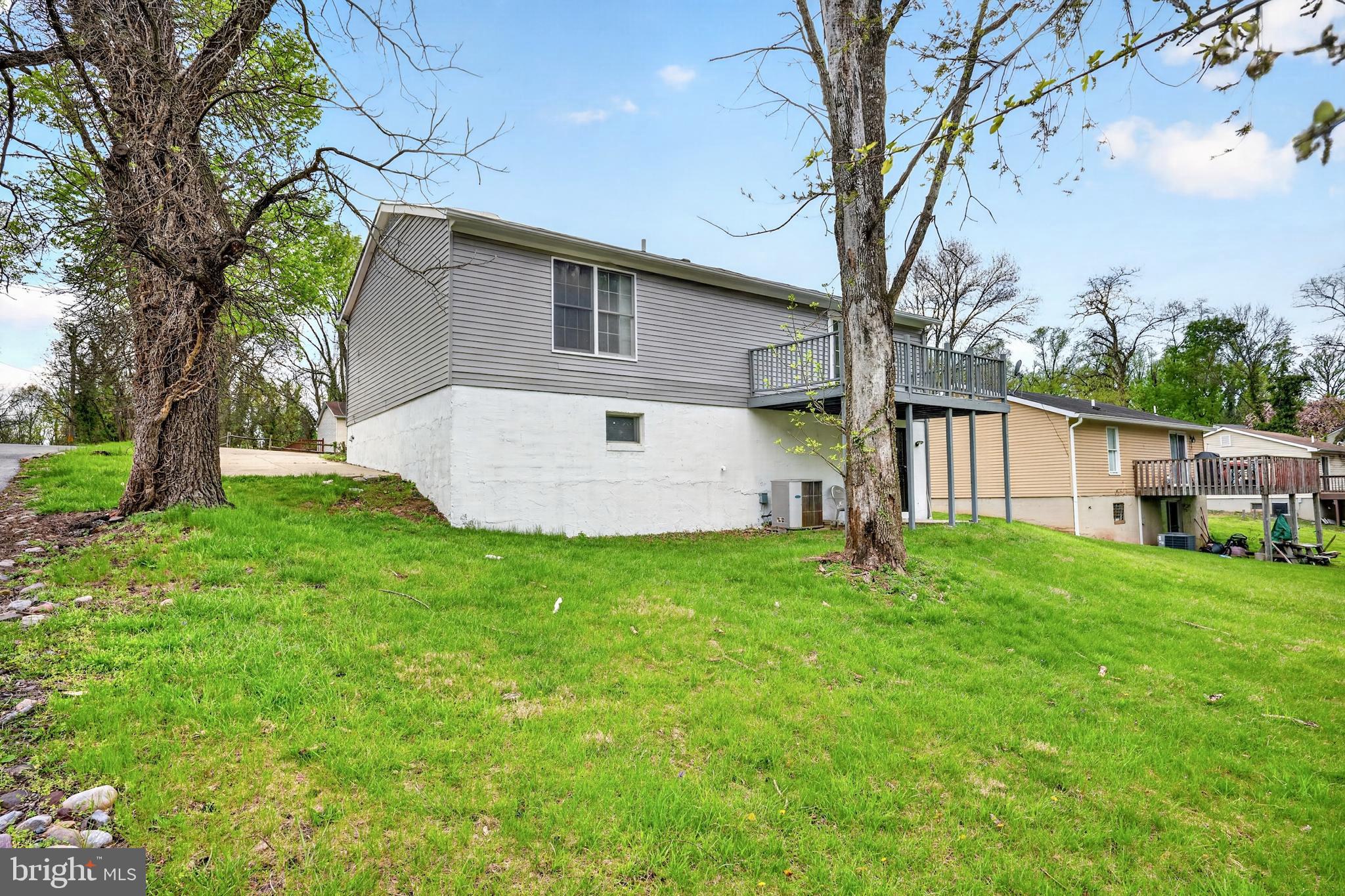 TEN HILLS - Residential