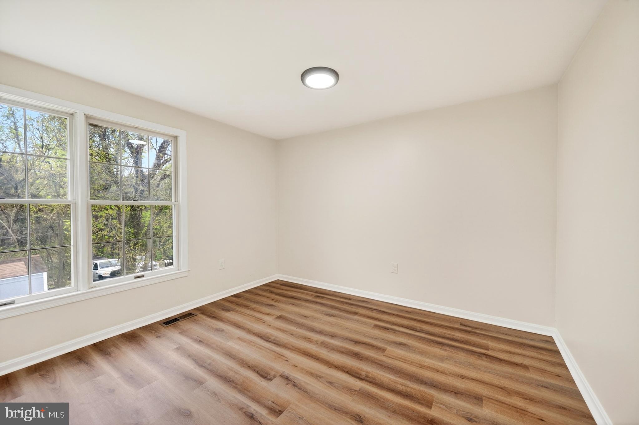 TEN HILLS - Residential