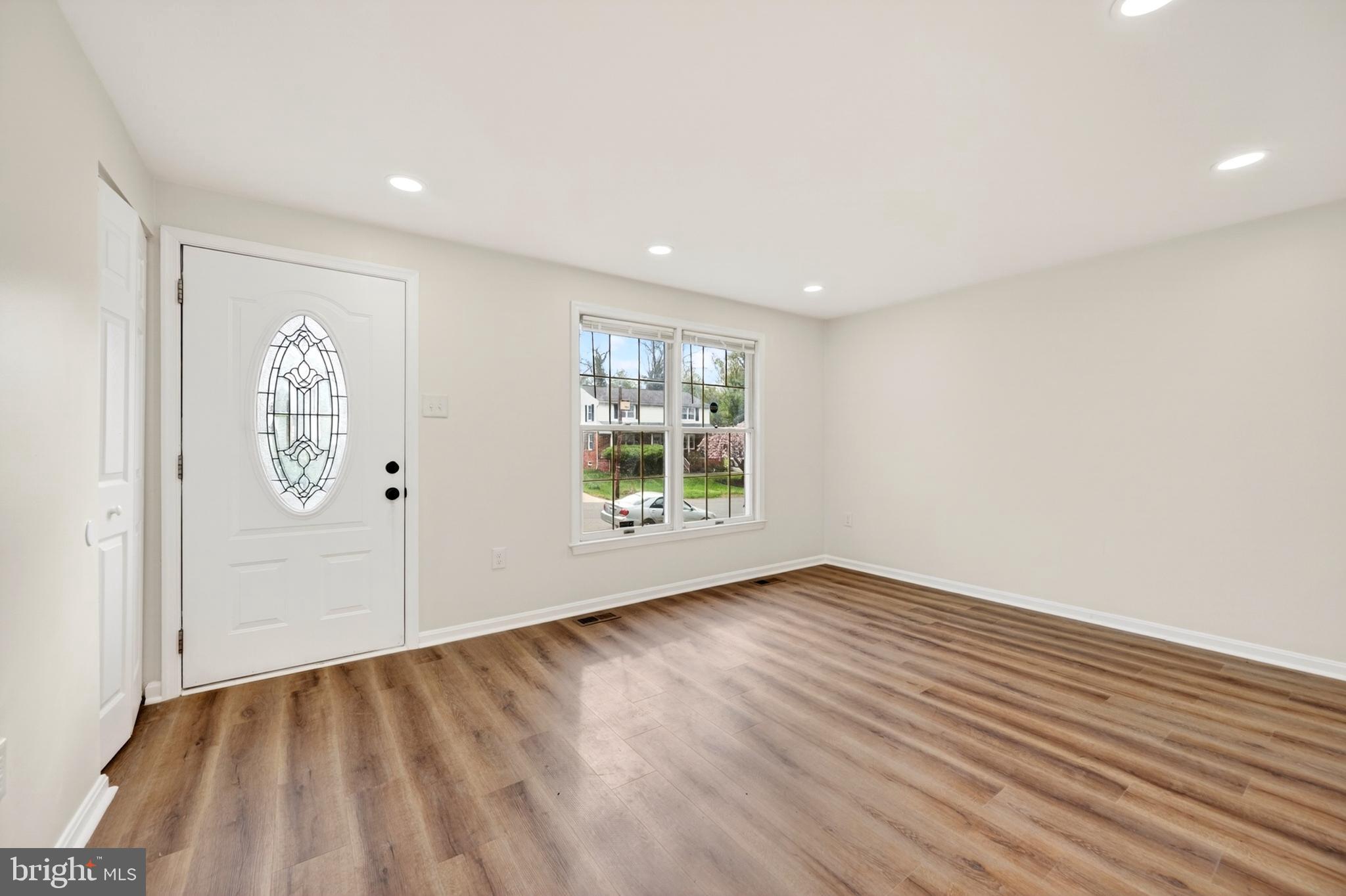 TEN HILLS - Residential