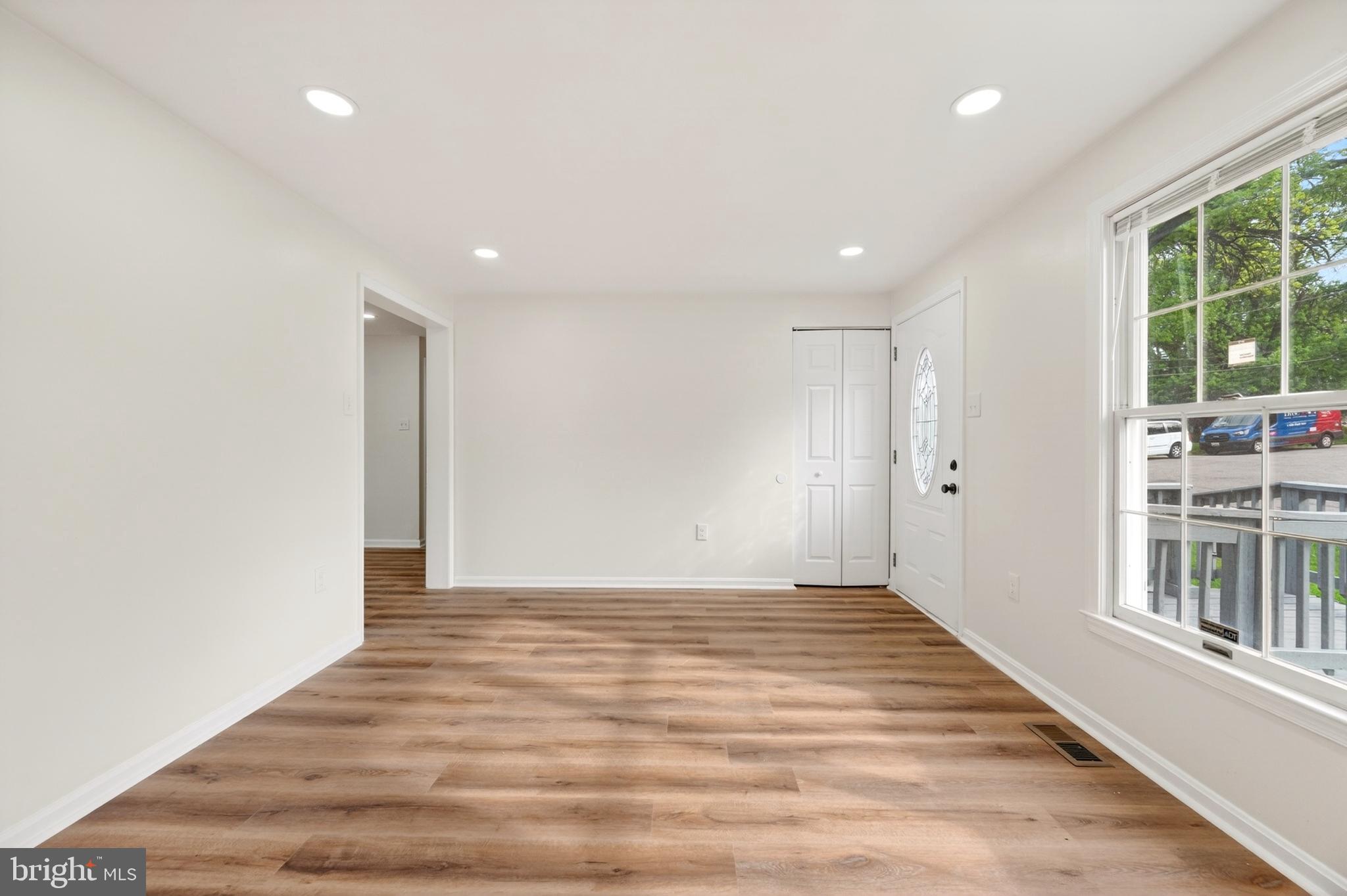 TEN HILLS - Residential