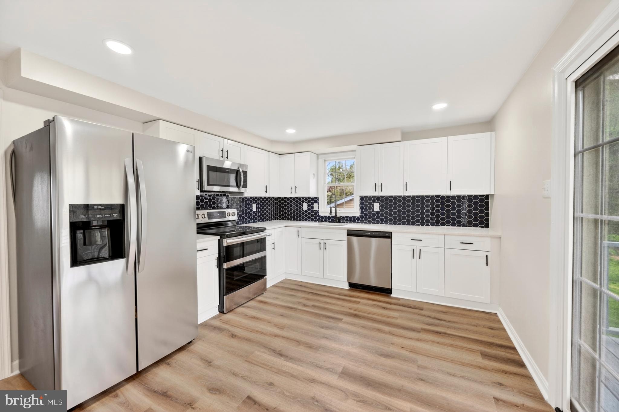 TEN HILLS - Residential