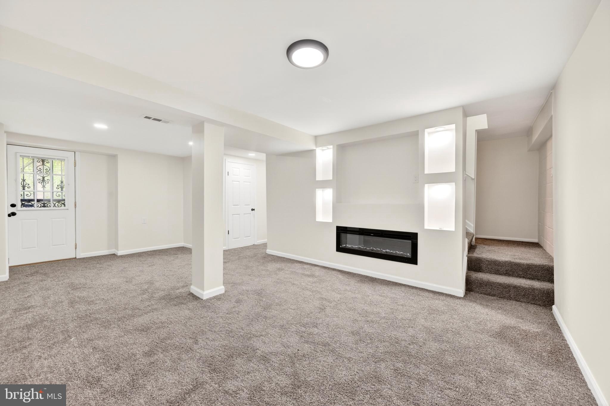 TEN HILLS - Residential