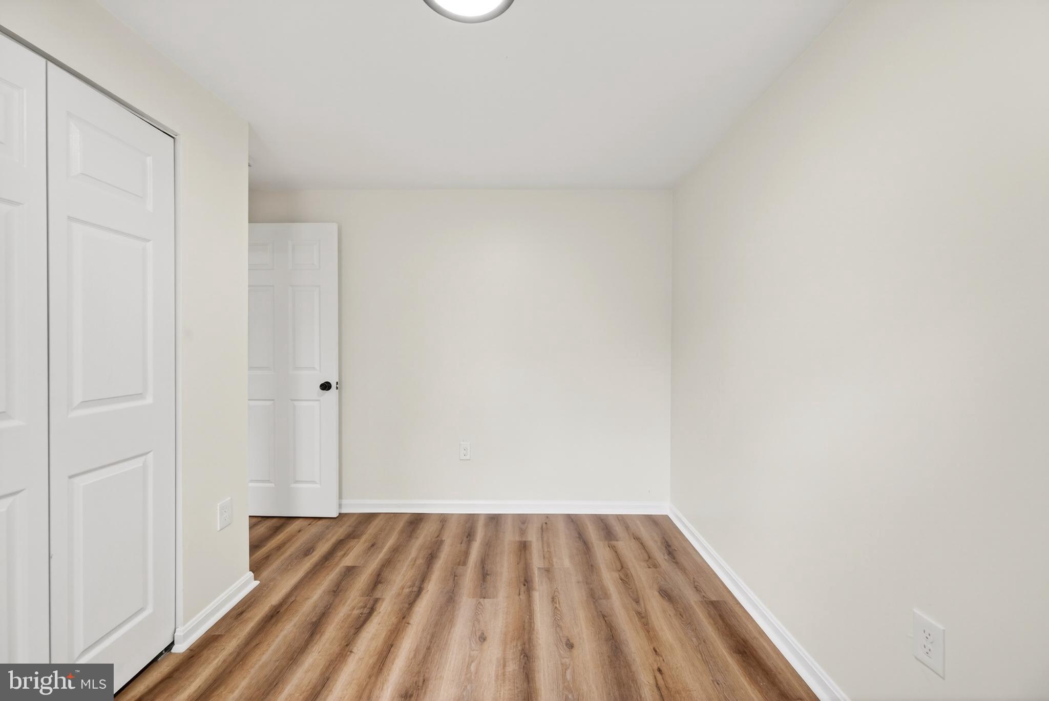 TEN HILLS - Residential