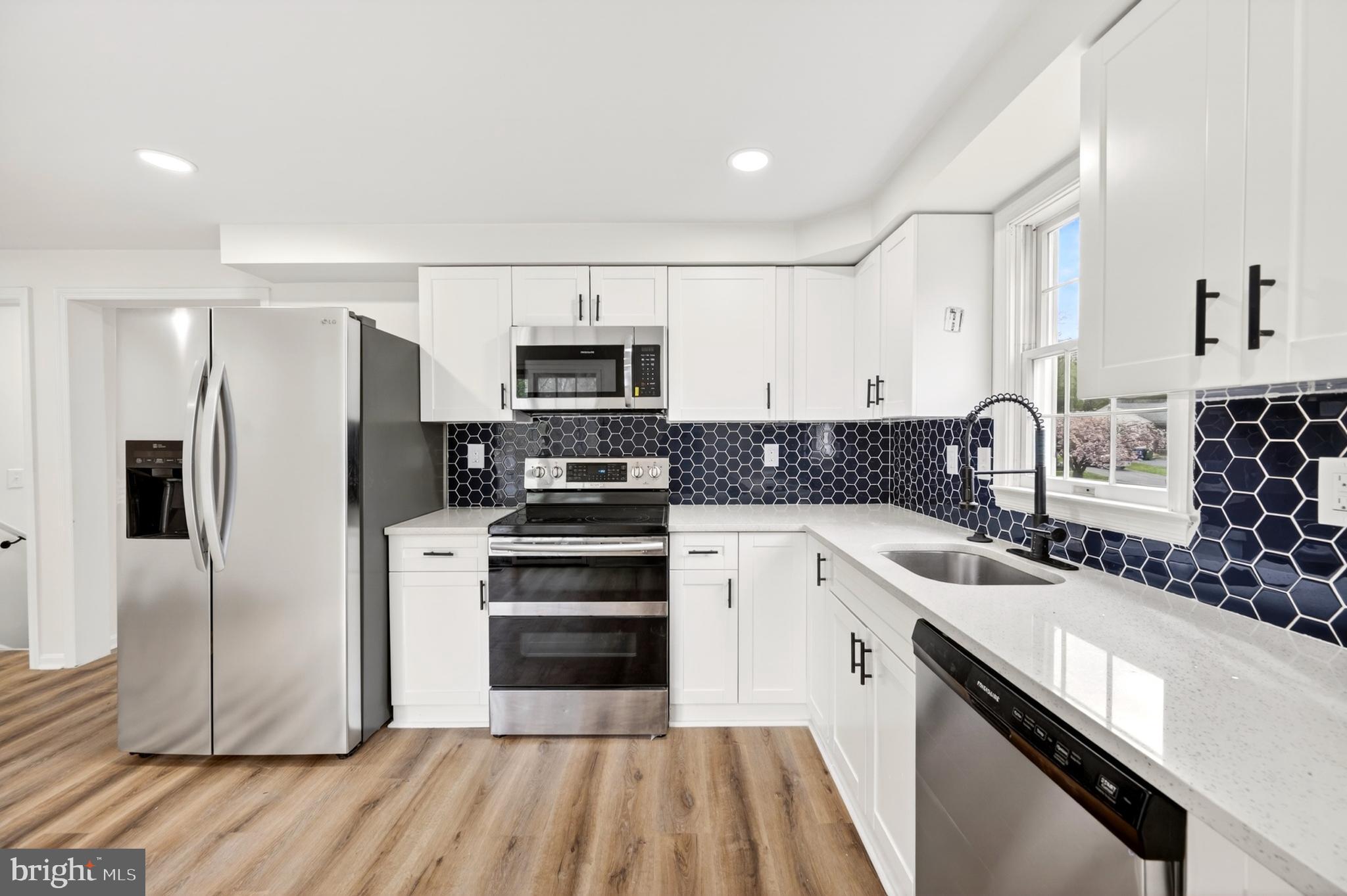 TEN HILLS - Residential