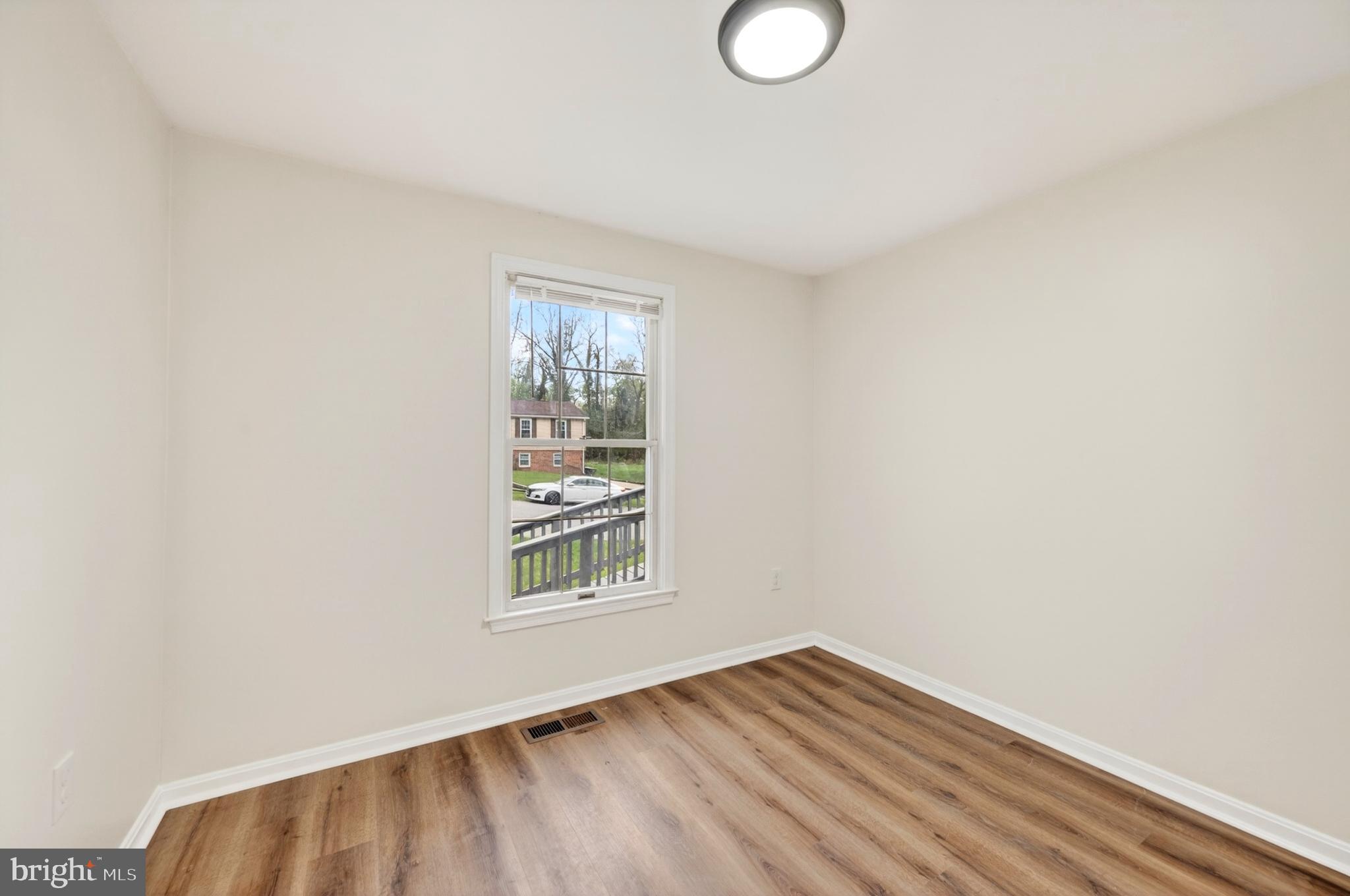 TEN HILLS - Residential