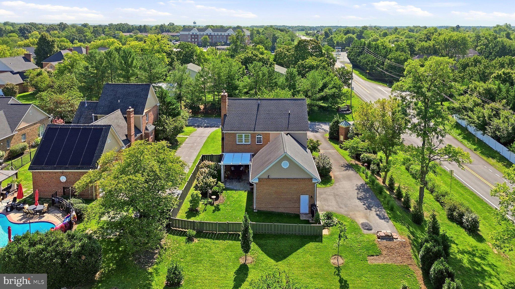 105 FOXBURY LANE