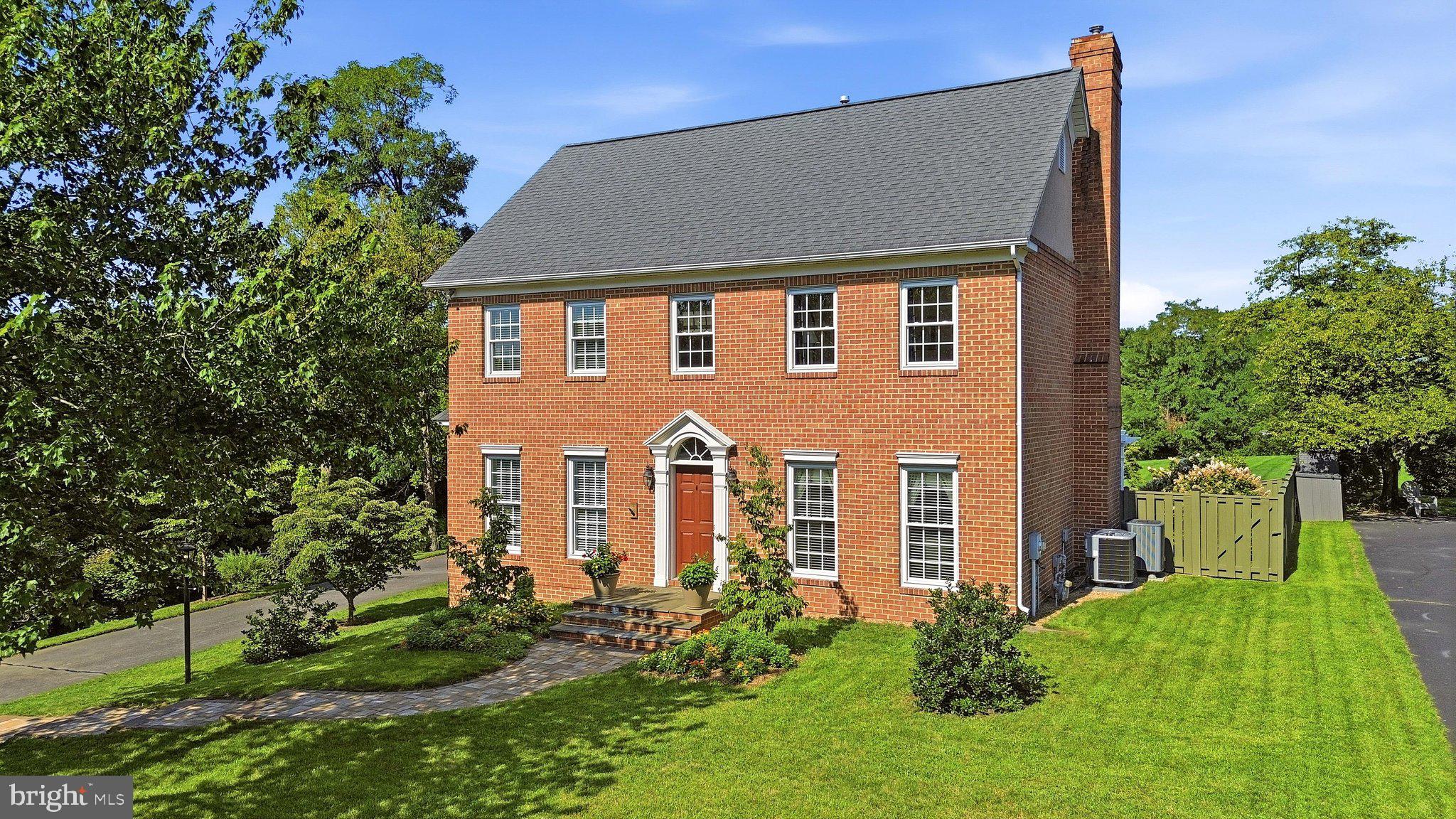 105 FOXBURY LANE