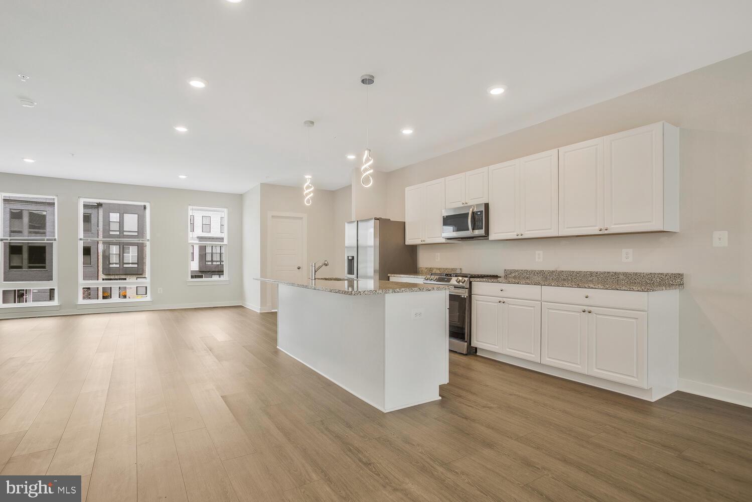 SOUTH LAKES OFFICE - Residential