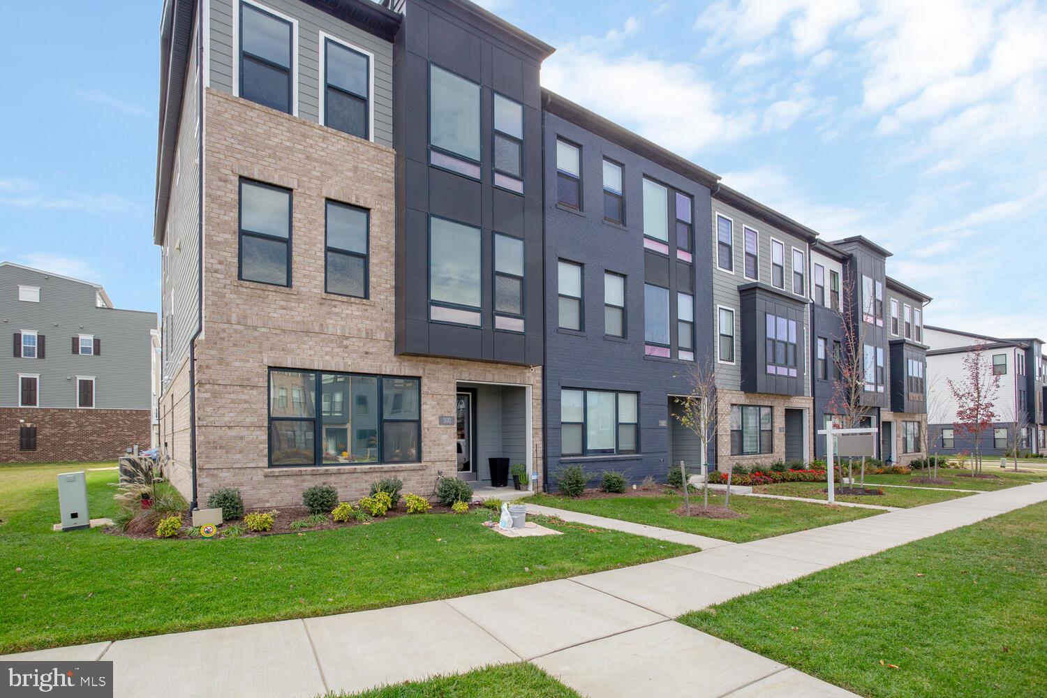 SOUTH LAKES OFFICE - Residential