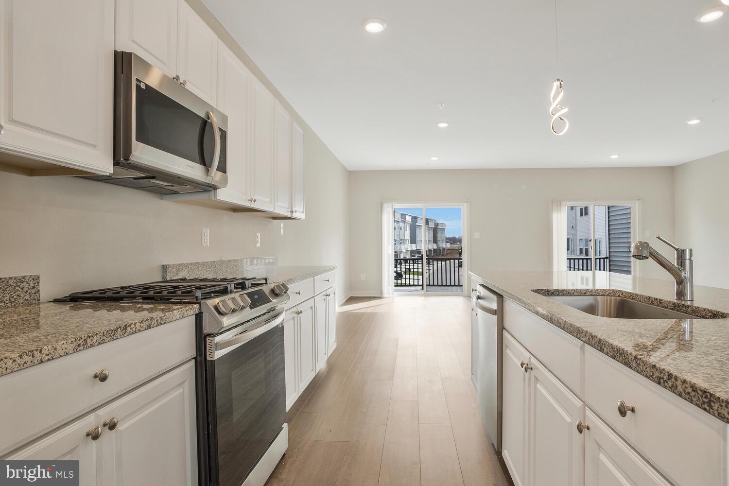 SOUTH LAKES OFFICE - Residential