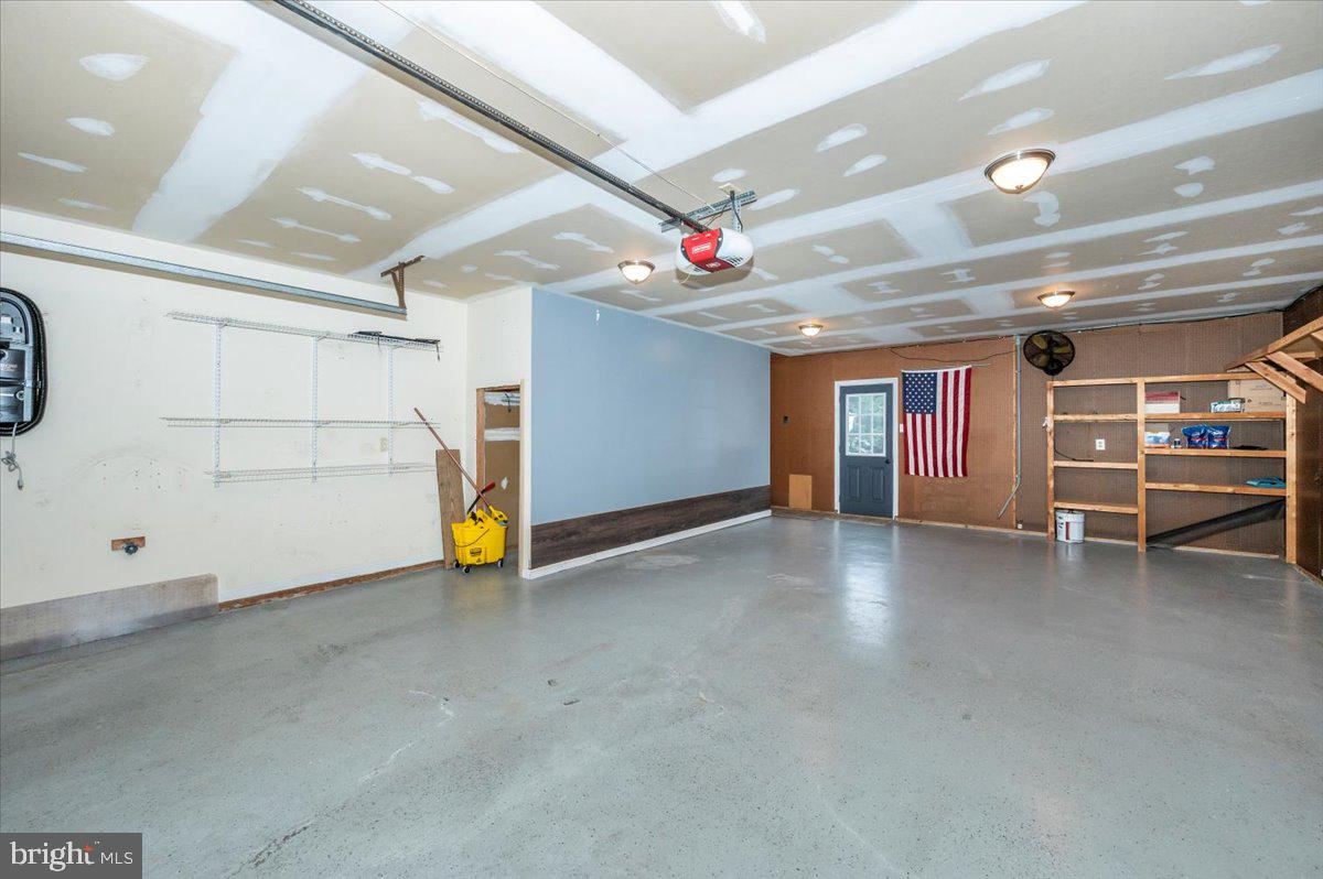 WHISPERING HILLS - Residential