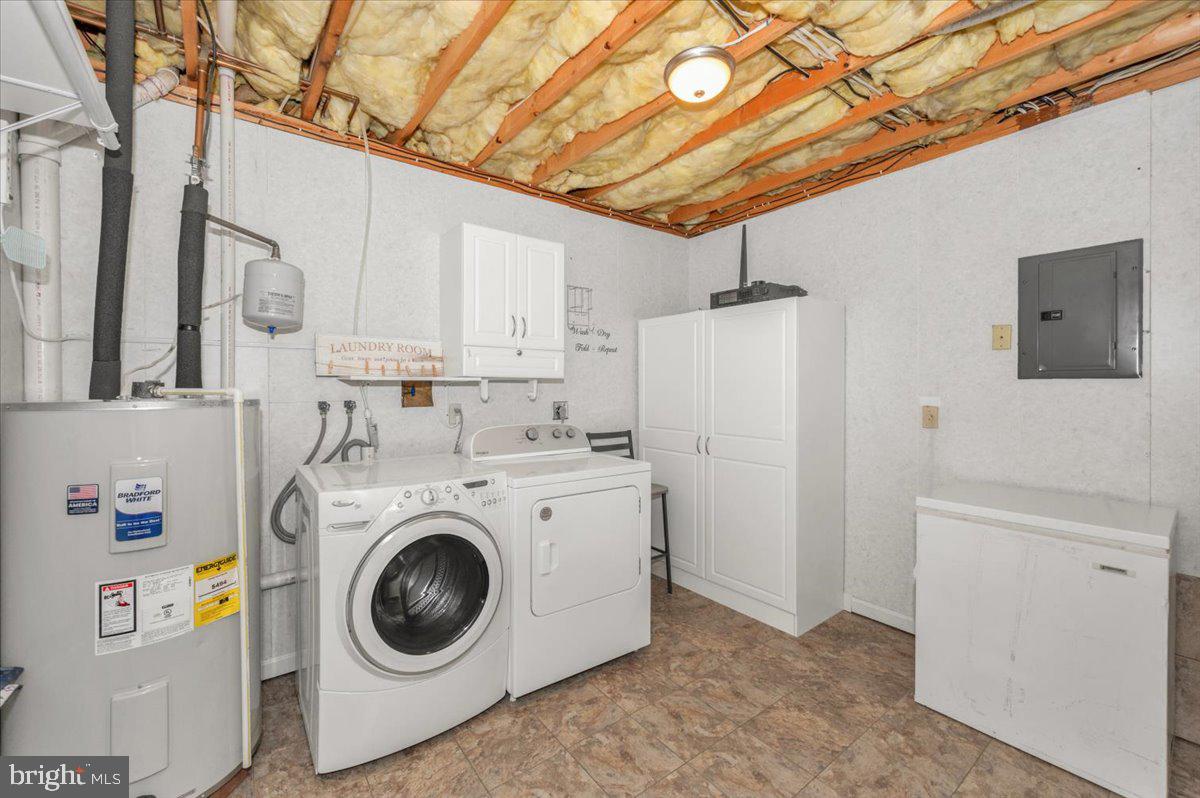 WHISPERING HILLS - Residential