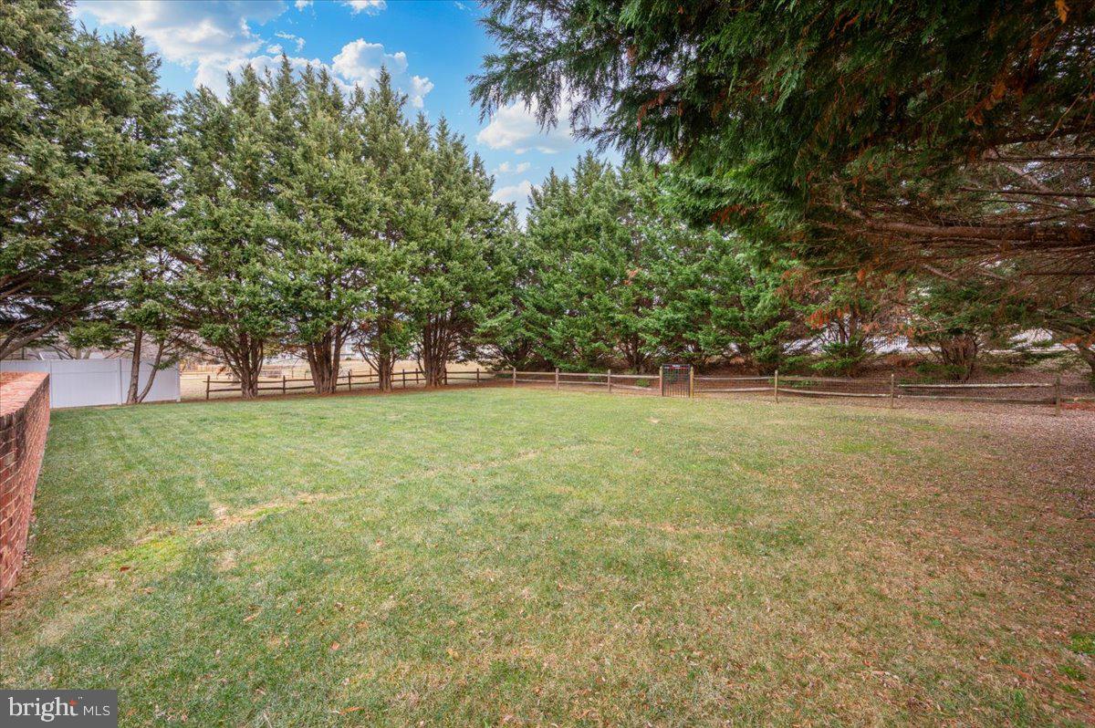 WHISPERING HILLS - Residential