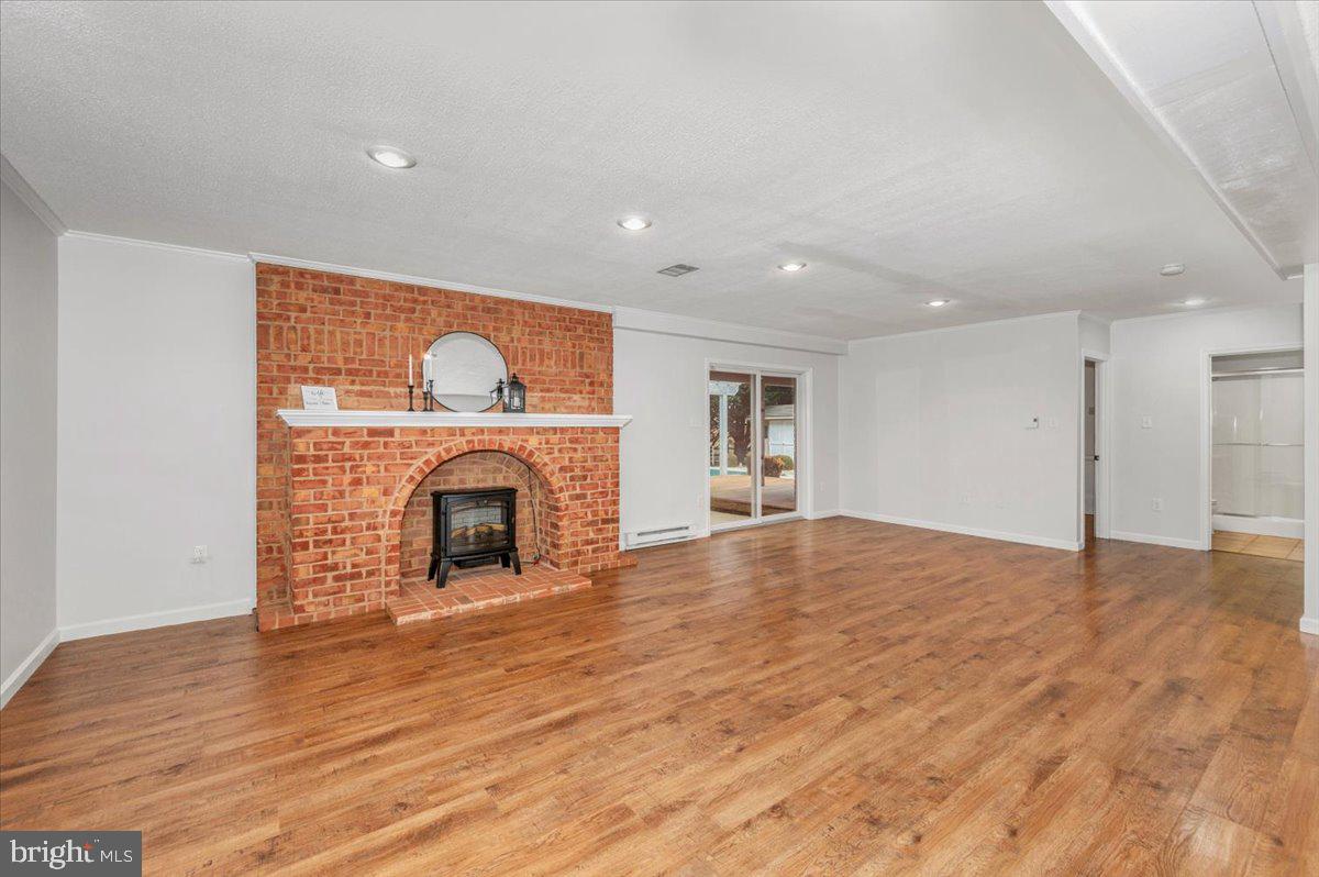 WHISPERING HILLS - Residential