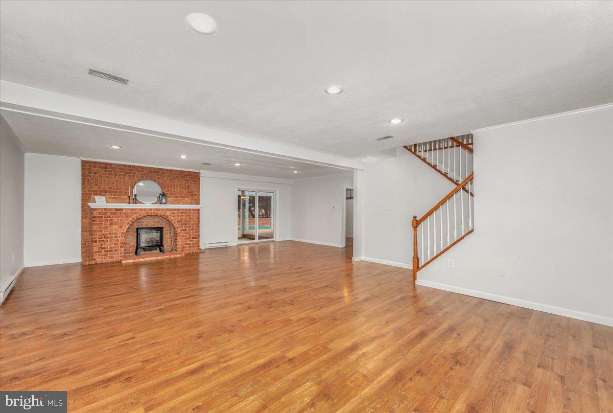 WHISPERING HILLS - Residential