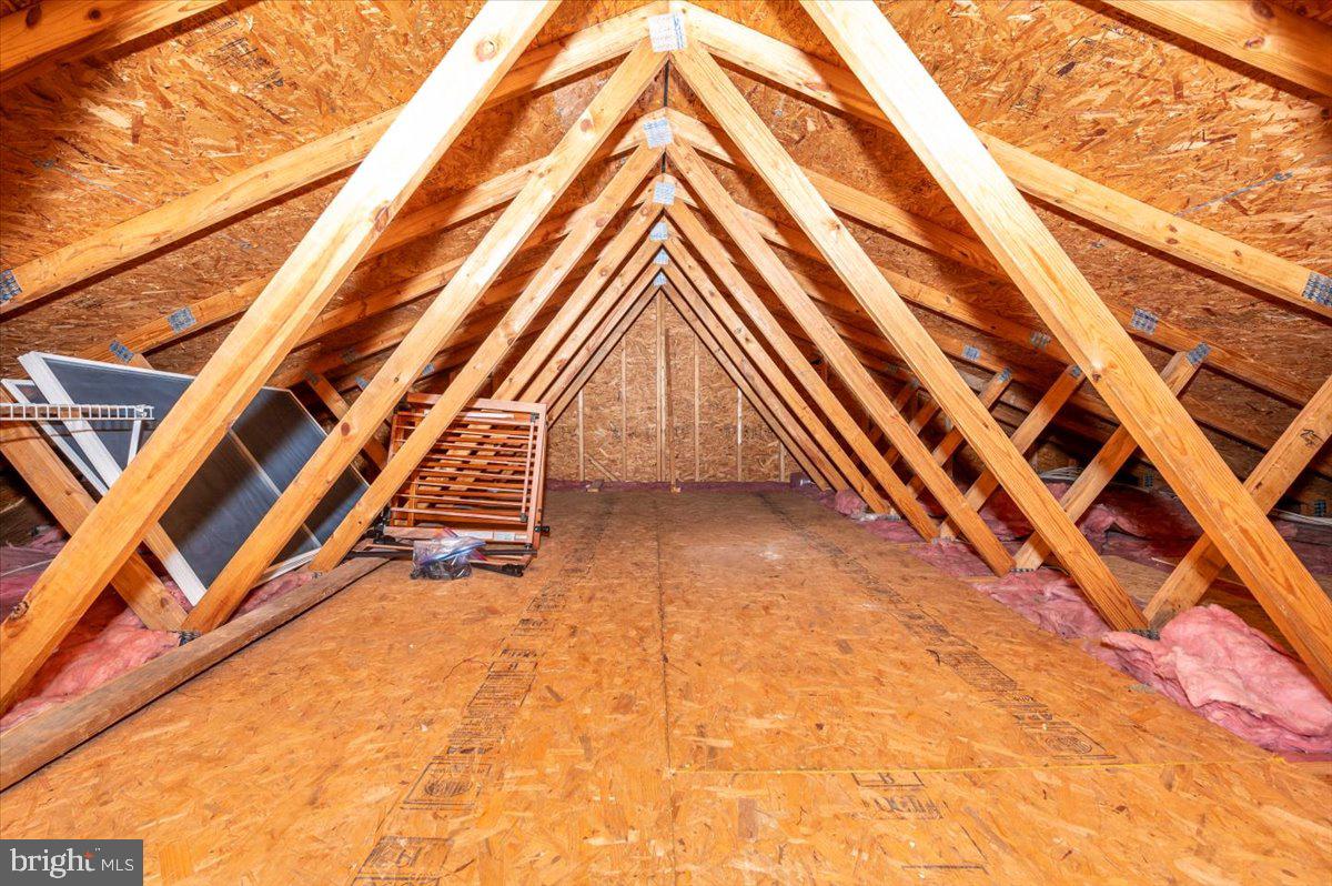 WHISPERING HILLS - Residential