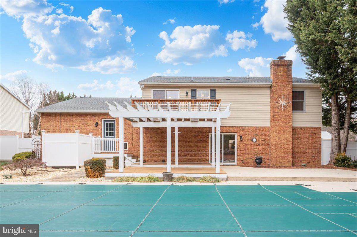 WHISPERING HILLS - Residential