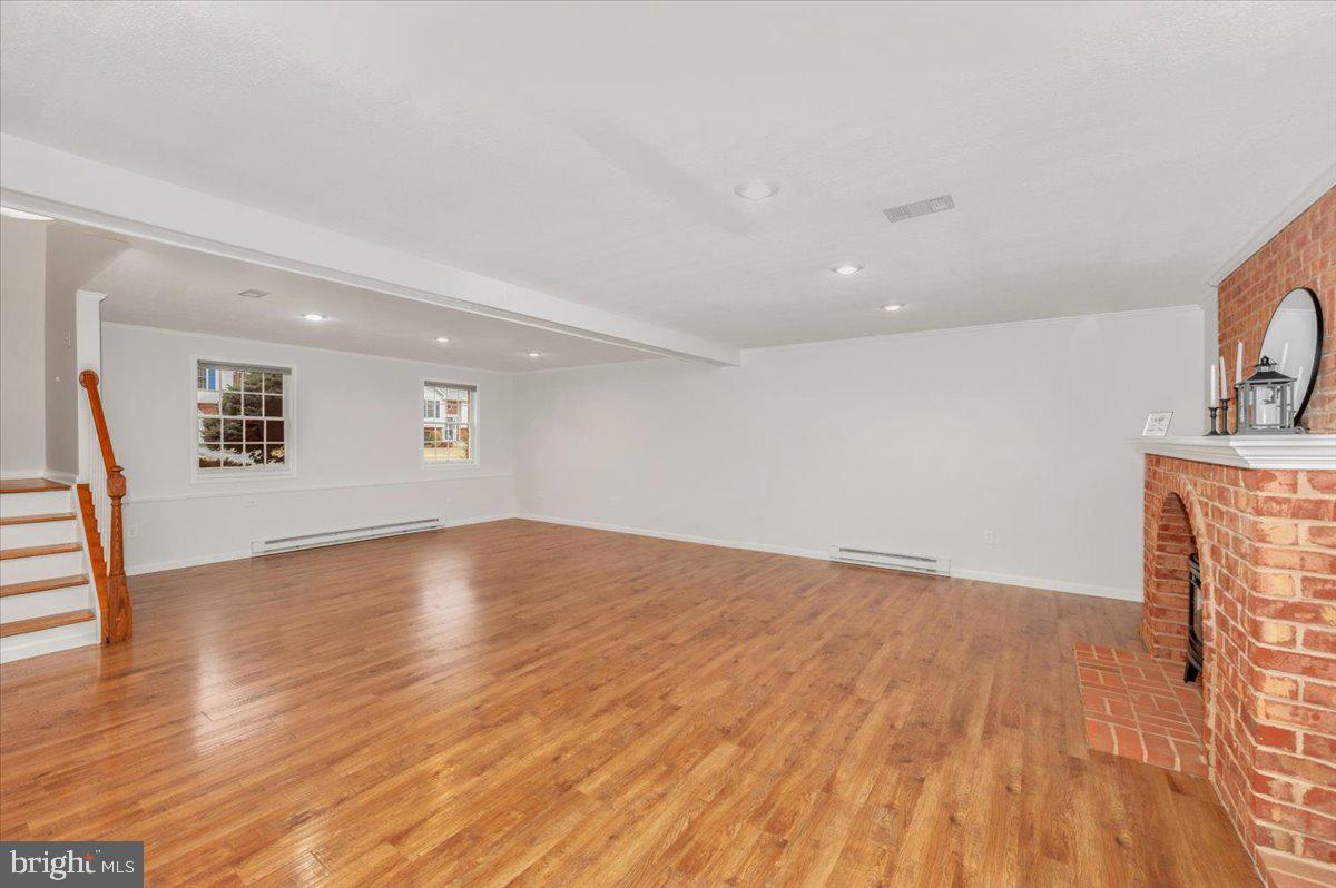 WHISPERING HILLS - Residential