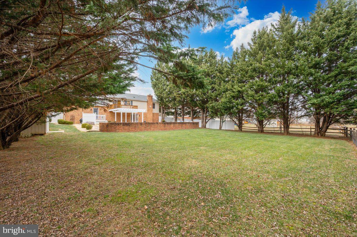 WHISPERING HILLS - Residential