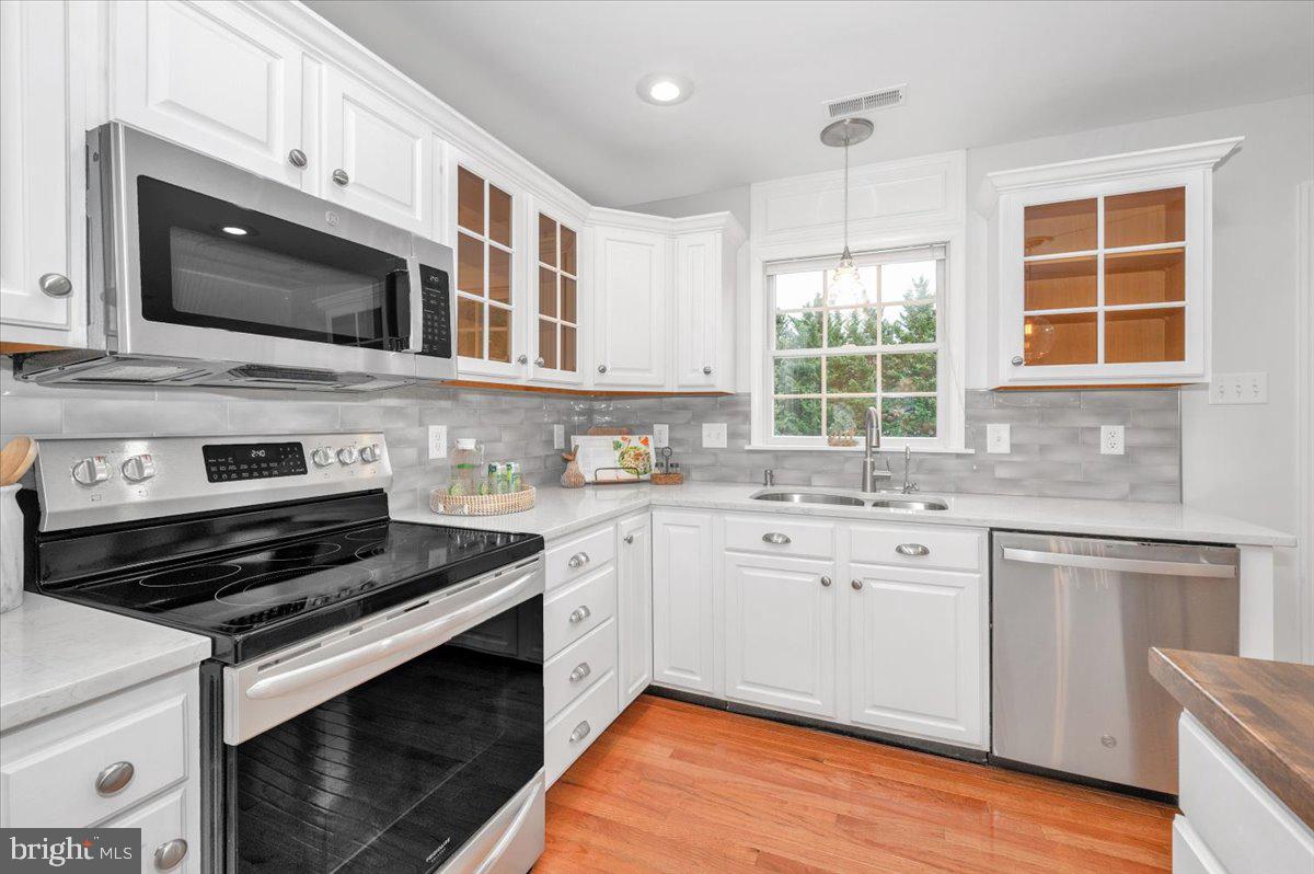 WHISPERING HILLS - Residential