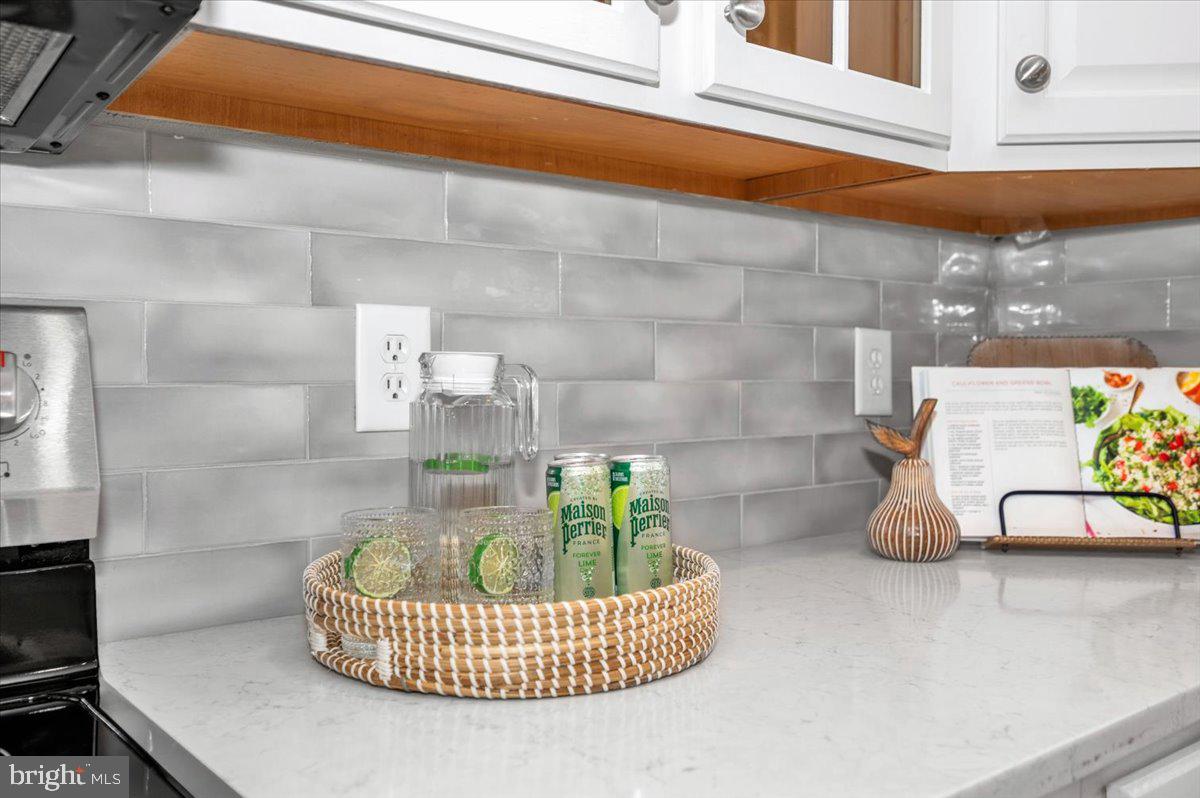 WHISPERING HILLS - Residential