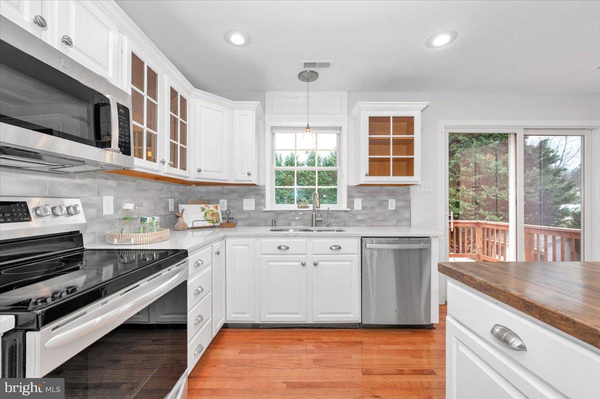 WHISPERING HILLS - Residential