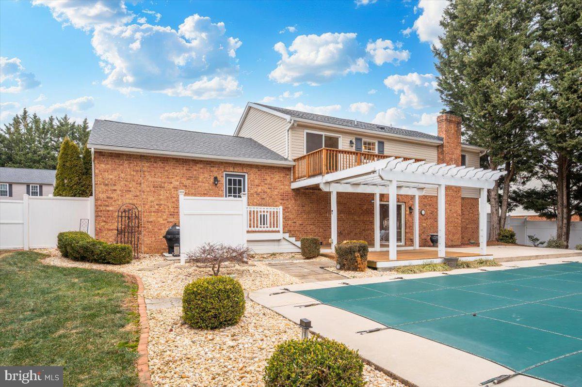 WHISPERING HILLS - Residential