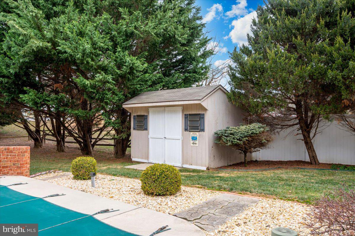 WHISPERING HILLS - Residential