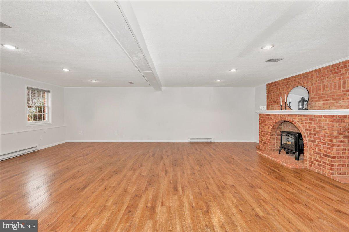 WHISPERING HILLS - Residential