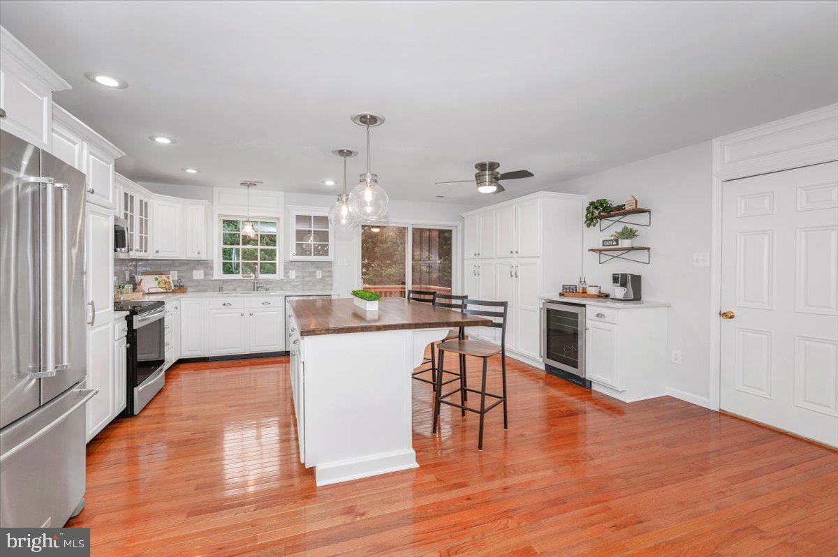 WHISPERING HILLS - Residential