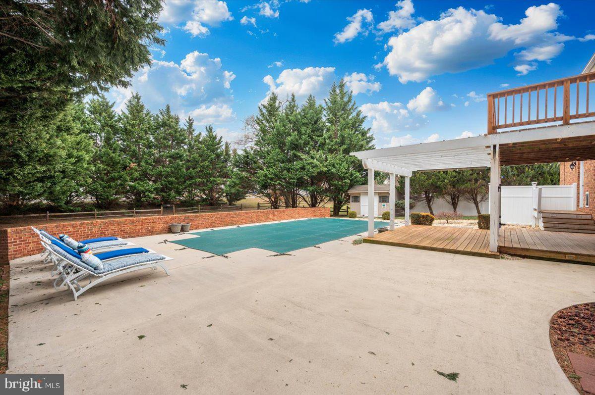 WHISPERING HILLS - Residential