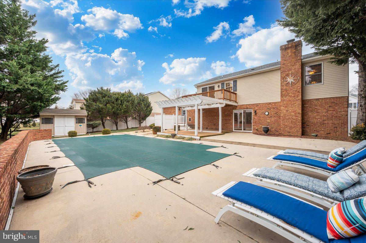 WHISPERING HILLS - Residential