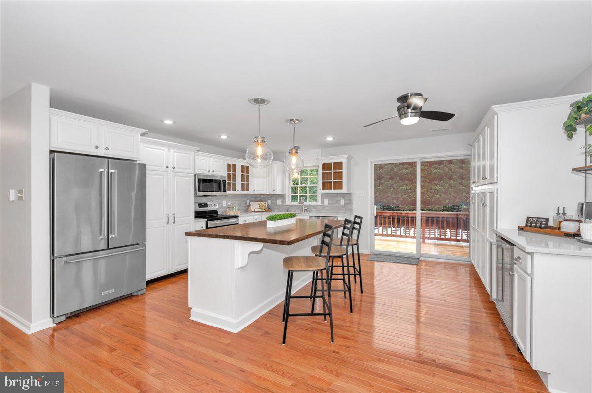 WHISPERING HILLS - Residential