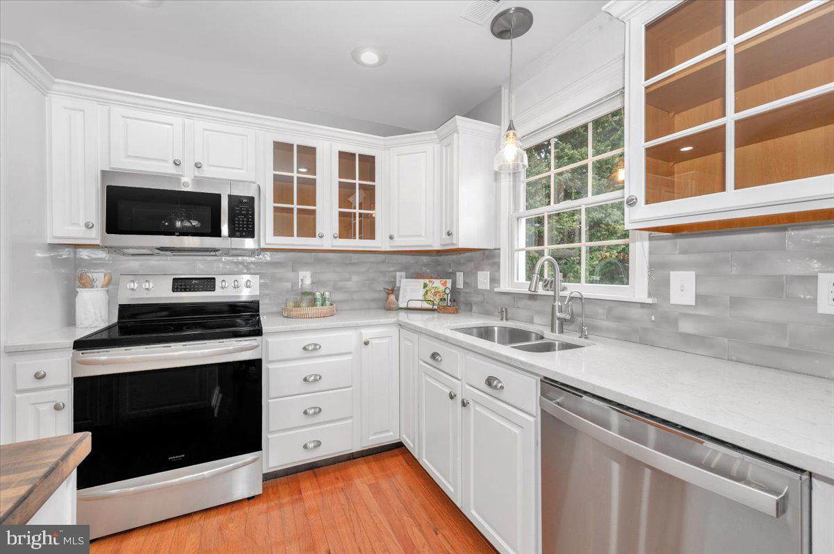 WHISPERING HILLS - Residential