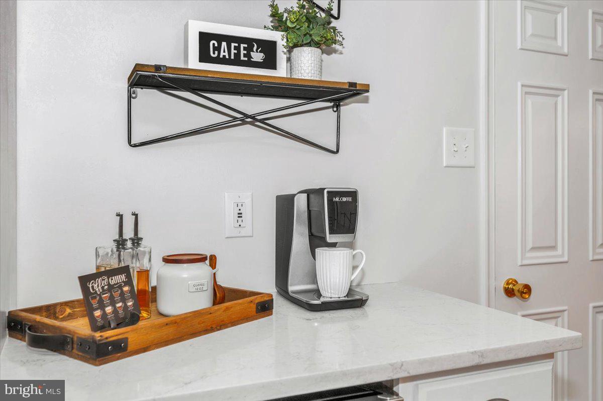 WHISPERING HILLS - Residential