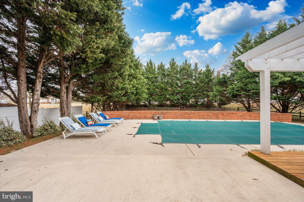 WHISPERING HILLS - Residential