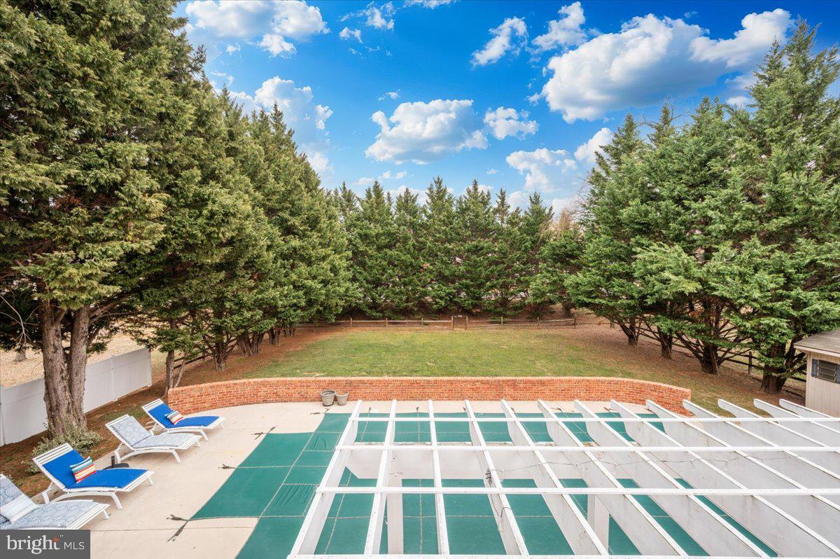 WHISPERING HILLS - Residential