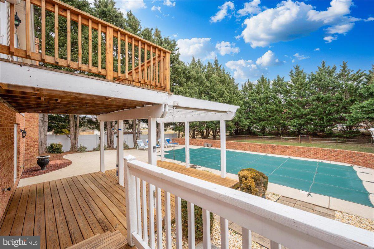 WHISPERING HILLS - Residential