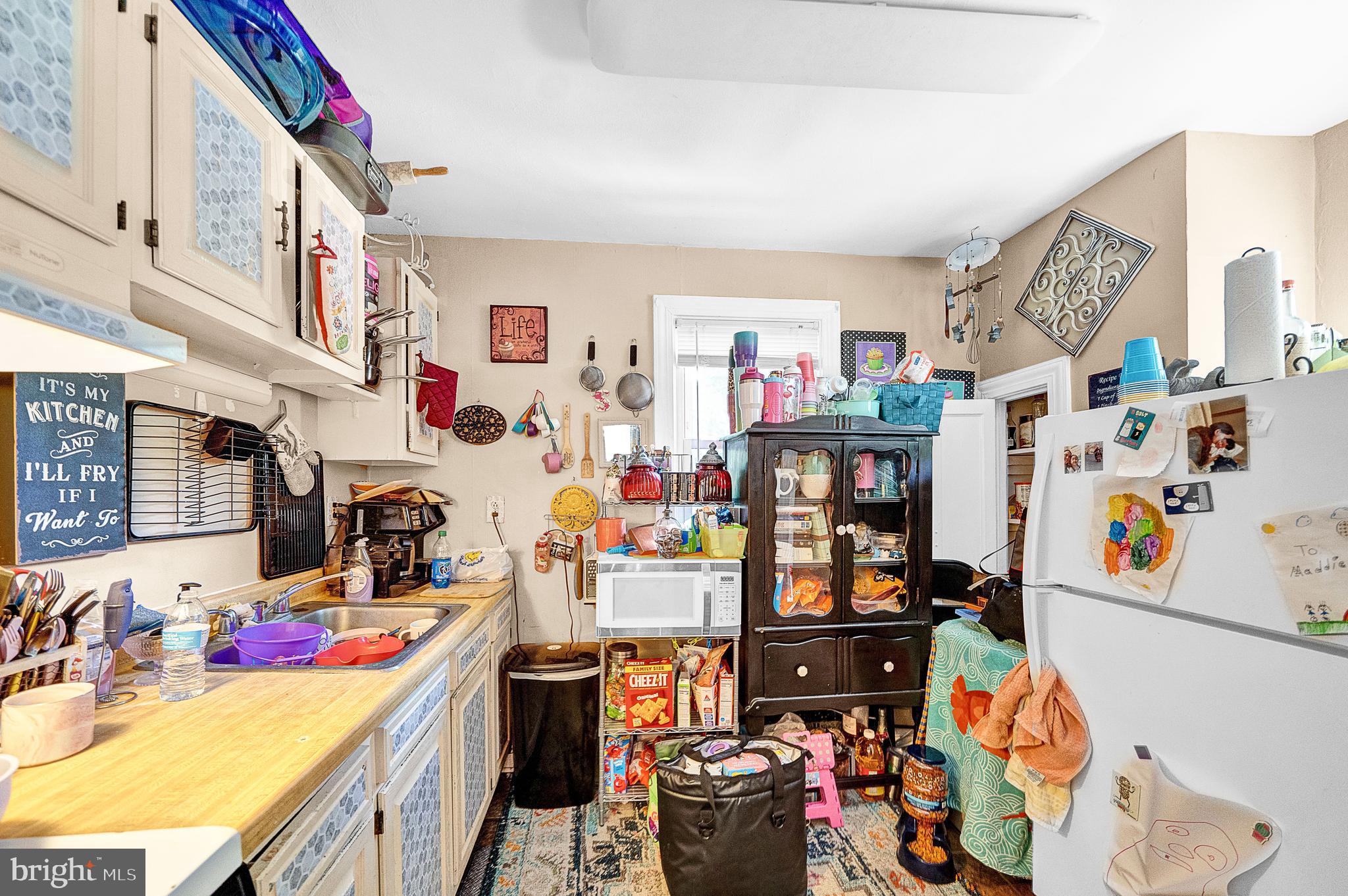 Main image without alt text