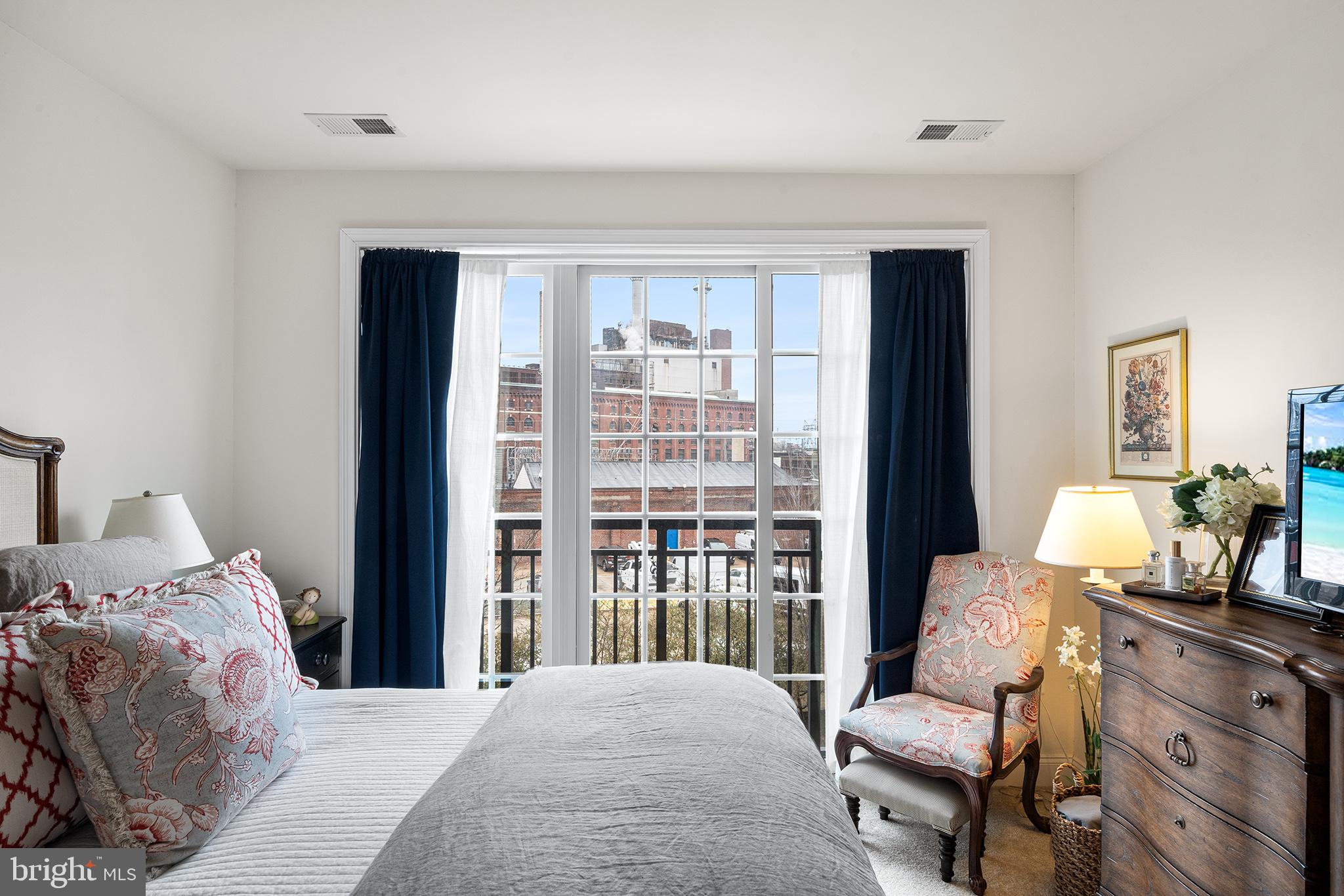 NAVAL SQUARE - Residential