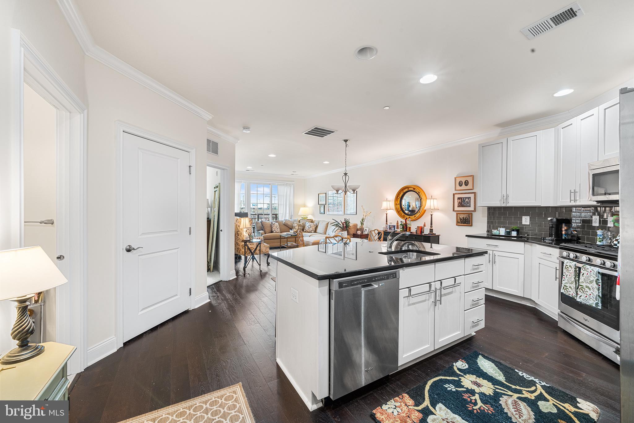 NAVAL SQUARE - Residential