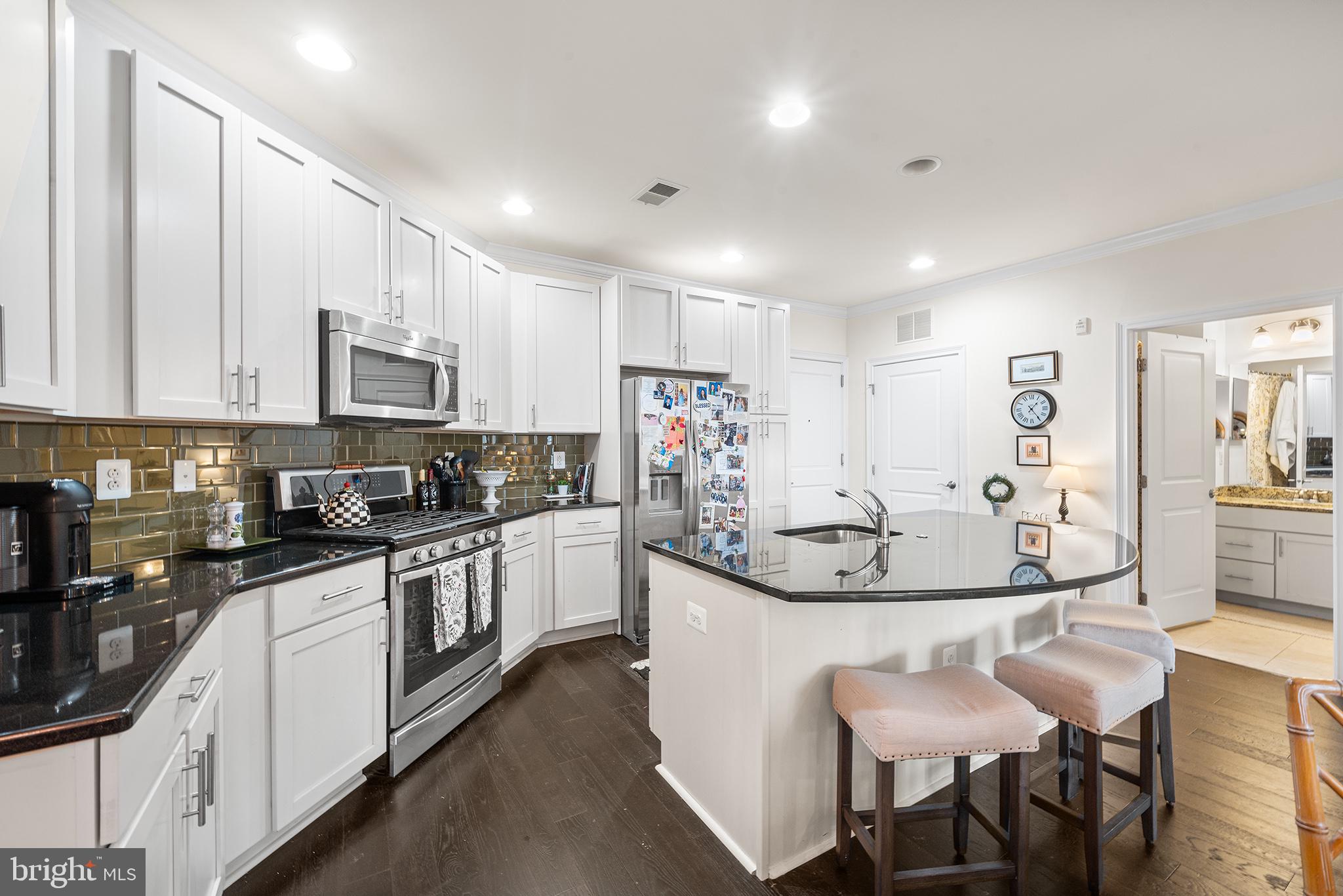 NAVAL SQUARE - Residential