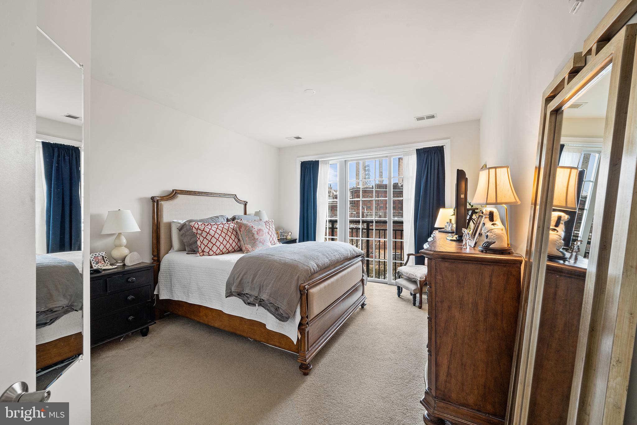 NAVAL SQUARE - Residential