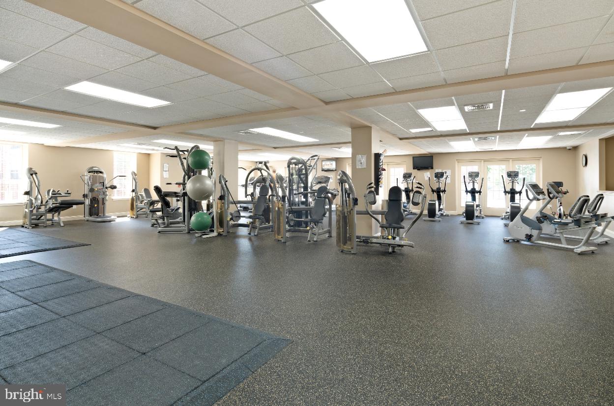 NAVAL SQUARE - Residential