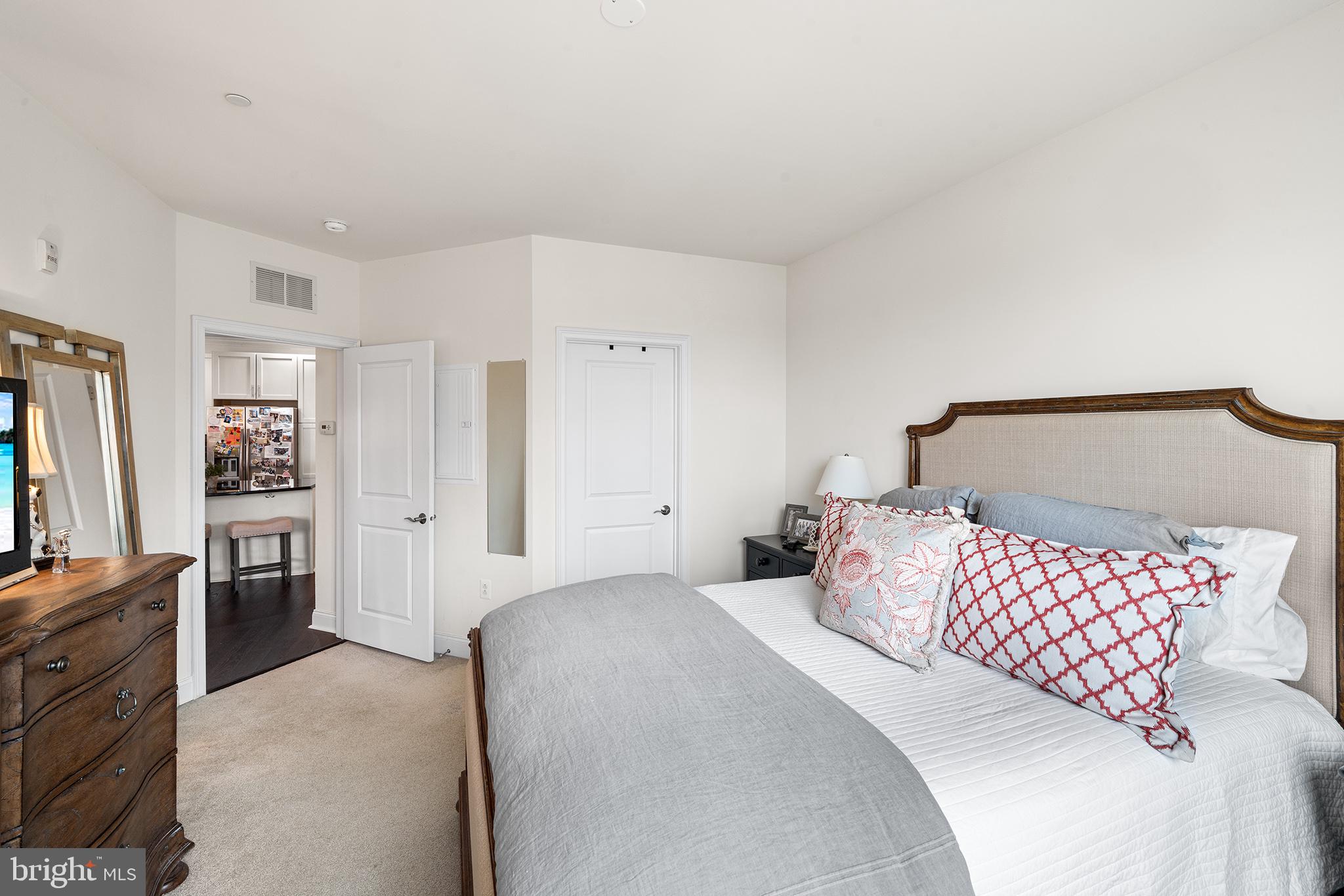 NAVAL SQUARE - Residential